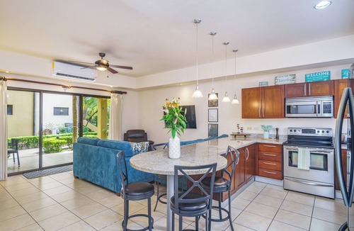Potrero Condo | Stylish 1-bedroom condo with workspace, walk to everything + massages on us!