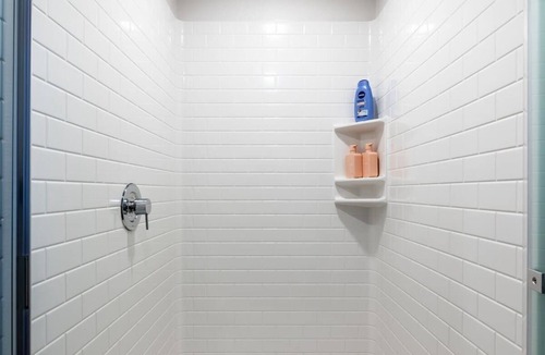 Los Angeles Bed & Breakfast | Stylish 1BD Retreat in Hollywood Pool&Free Parking