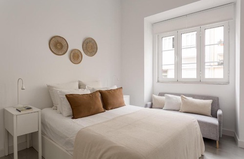 Alcantara Apartment | Stylish 2-Bedroom Apartment with Terrace in Alcântara