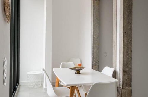 Alcantara Apartment | Stylish 2-Bedroom Apartment with Terrace in Alcântara