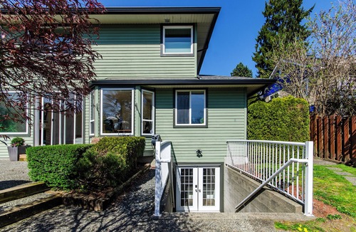Grand Boulevard House | Stylish 2BR Retreat with a Private Yard | Family friendly | BBQ | Workspace