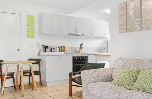 Wooloowin Apartment | Stylish Apartment with Private Patio & Garden