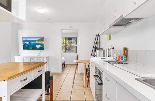 Wooloowin Apartment | Stylish Apartment with Private Patio & Garden