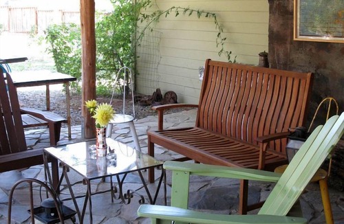 Pinehurst House | Stylish Artistic Cabin Vacation Rental near Sequoia Kings National Park