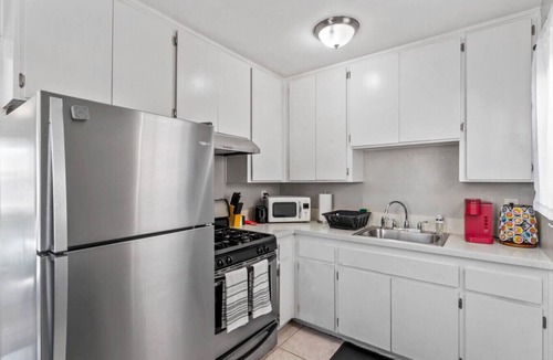 North Park Apartment | Stylish & Comfy Gem: Walk To Everything ~ Parking!