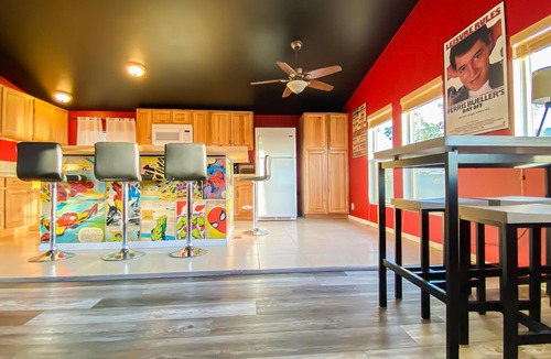 Twentynine Palms House | Stylish Desert Retreat - Stunning Views, 3 Min to Joshua Tree Park