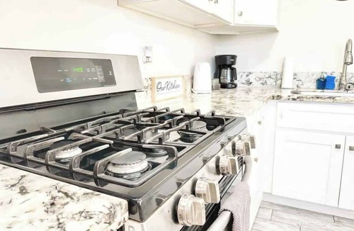 Lincoln Acres Apartment | Stylish Escape with Patio & BBQ Grill