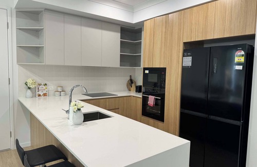 Gold Coast House | Stylish Family 3BR in Central Hope Island, Family
