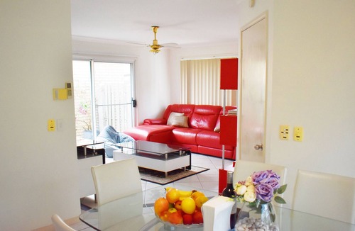 Parkwood House | Stylish home on holiday , pet friendly