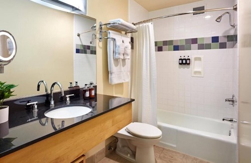 Beverly Grove Hotel | Stylish LA Stay Near Beverly Center & Melrose Shopping, Minutes to Rodeo Drive