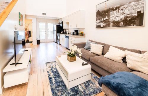 Wilshire Apartment | Stylish Loft in Hollywood Koreatown Area with Parking