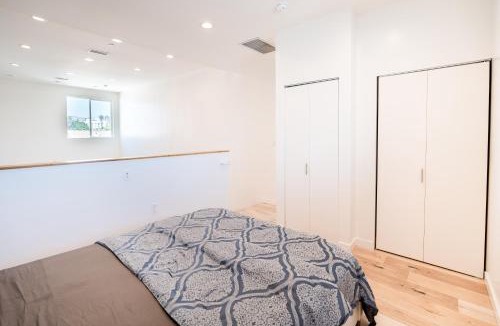 Wilshire Apartment | Stylish Loft in Hollywood Koreatown Area with Parking