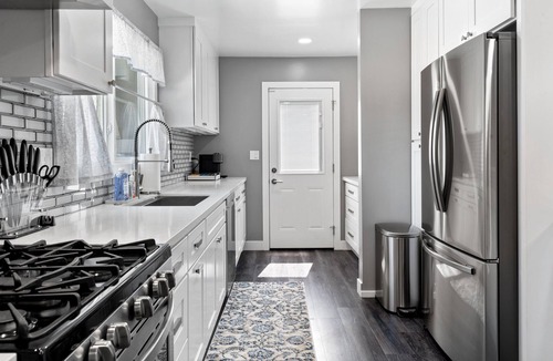 Buena Park House | Stylish Modern Home, Pool & Spa, 7 Mins to Disney