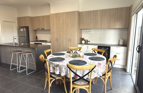 Mango Hill House | Stylish, modern townhouse with communal pool!