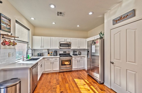Spring Valley Villa | Stylish Modern Villa! 4 Bedrooms 2.5 Bath.