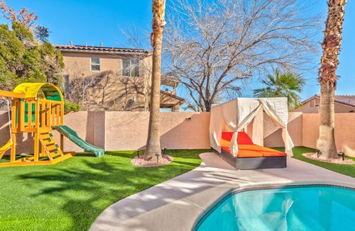 Spring Valley Villa | Stylish Modern Villa! 4 Bedrooms 2.5 Bath.