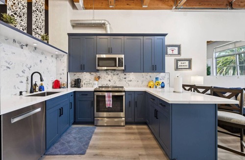 San Jose Apartment | Stylish Santana Row 2BR Loft Walk to Shop & Dining