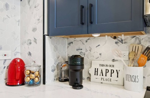 San Jose Apartment | Stylish Santana Row 2BR Loft Walk to Shop & Dining