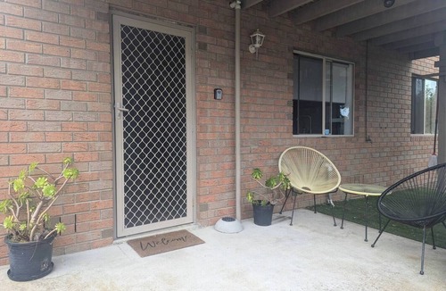 Rye Apartment | Stylish self-contained apartment in a tranquil garden setting.