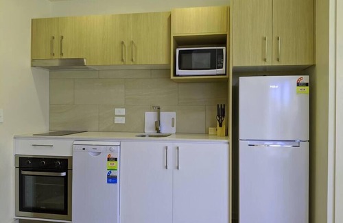 Windsor Apartment | Stylish & spacious 1 BRM king bed apartment with City view