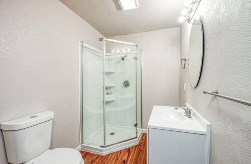 Raisin Apartment | Stylish Studio 89 Brand New from the floor up
