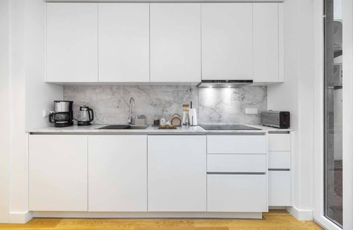 Santo Amaro Apartment | Stylish Studio Walk to LX Factory & Belem