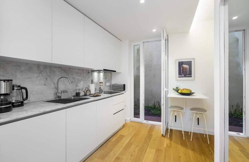 Santo Amaro Apartment | Stylish Studio Walk to LX Factory & Belem