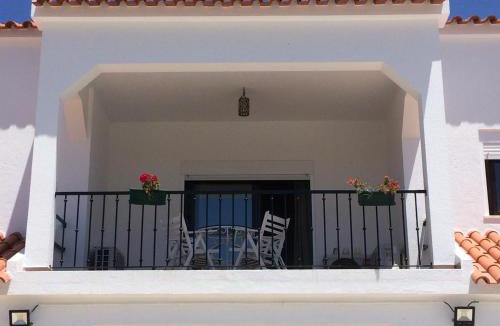 Castelo House | Sublime Sun & Van - By Meco Stays