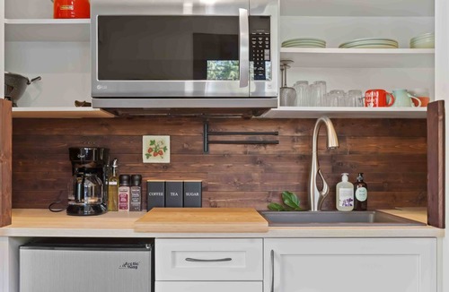 Ucluelet House | Suite Ucluelet - Romantic Couples Getaway-Sauna!