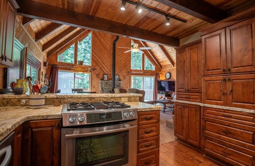 Arnold Cabin | Sukoon Retreat - Free Summer Pool Access!