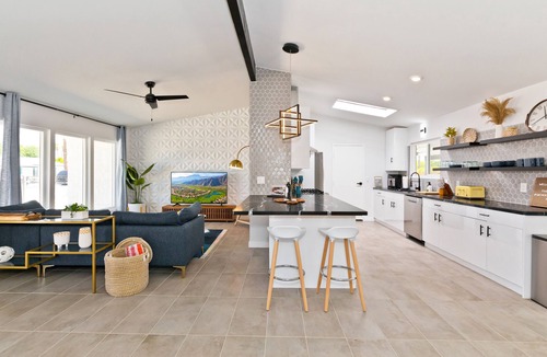 Palm Springs House | Summer Sale! Pristine Salt pool, EV charger!