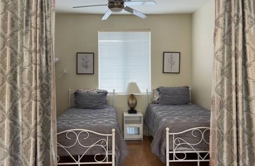 Summerlin South House | Summerlin.Pool.Sauna.Jacuzzi.Massage Chair. Sparkling.Serene.4Bdr 2King8TwinBed