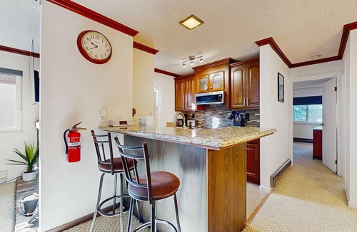 Tahoya Shores Condo | Summit & Shore Chalet With Private Beach Access, Seasonal Pool and Near Ski Resorts