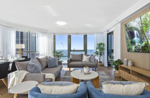 Surfers Paradise Apartment | Sun City, 4 Bedroom Ocean View Family Apartment - KIDS STAY FREE