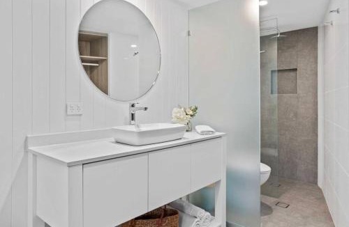 Gold Coast Apartment | Sun-kissed Serenity: Mediterranean in Burleigh