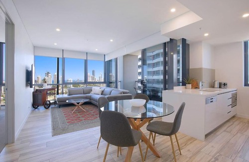 Southport Apartment | Sundale at Southport - Resort-style Panorama