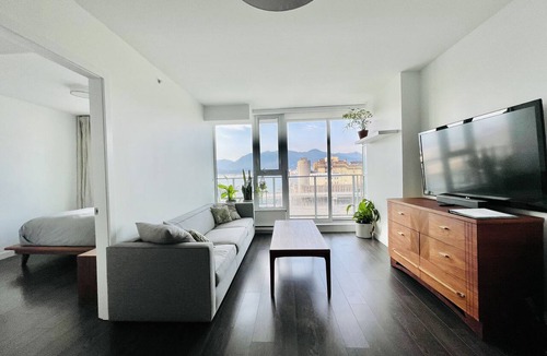 Downtown Eastside Condo | Sunny 2-Bed, Harbour Views & Parking, Strathcona