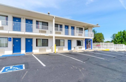 Redding Apartment | Sunny 2-bed Room|Pool|Free Wifi
