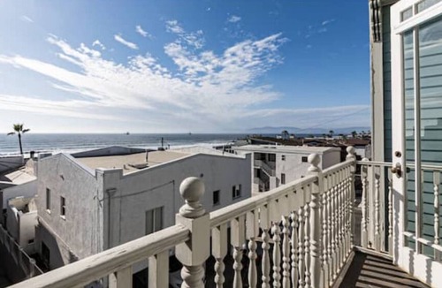El Porto House | Sunny Beach Home, Walk to town