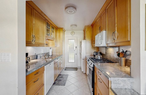Araby Commons Condo | Sunny Palm Springs Retreat with Shared Pool, Hot Tub & Prime Location!
