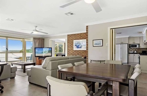 Mossy Point House | Sunrise Road Everything at your fingertips