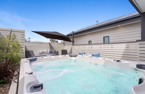 Rye House | Sunset on the Hill - large house with spa and view