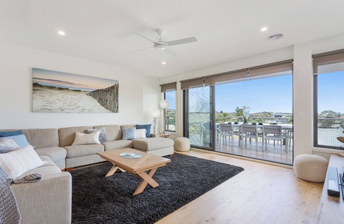 Rye House | Sunset on the Hill - large house with spa and view