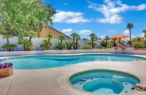 Royal Crest Rancheros House | Sunset Royale - The Ultimate Vegas Getaway