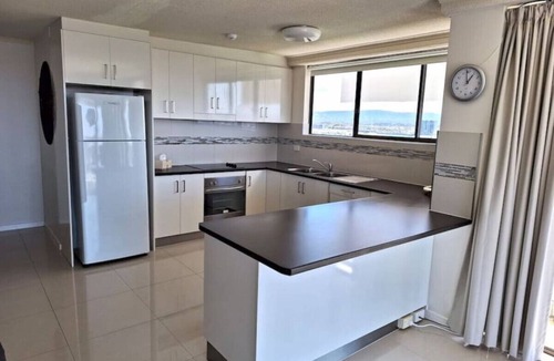 Mermaid Waters Apartment | Supa sized 3 bedroom 2 bath