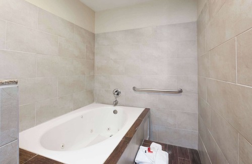 Pumpkin Center Hotel | Super 8 by Wyndham Bakersfield South CA
