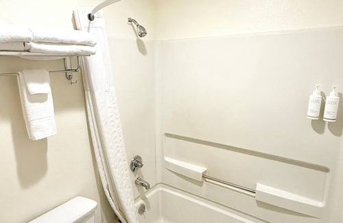 Selma Hotel | Super 8 by Wyndham Selma/Fresno Area