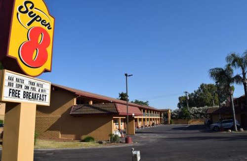 Visalia Hotel | Super 8 by Wyndham Visalia