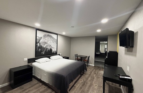 Visalia Hotel | Super 8 by Wyndham Visalia