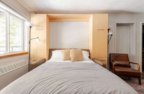 Kirkwood Condo | Super-Efficient Studio with Full Kitchen, Balcony & Smart Sleeping Options